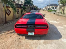 2017 Dodge Challenger SXT thumbnail 2