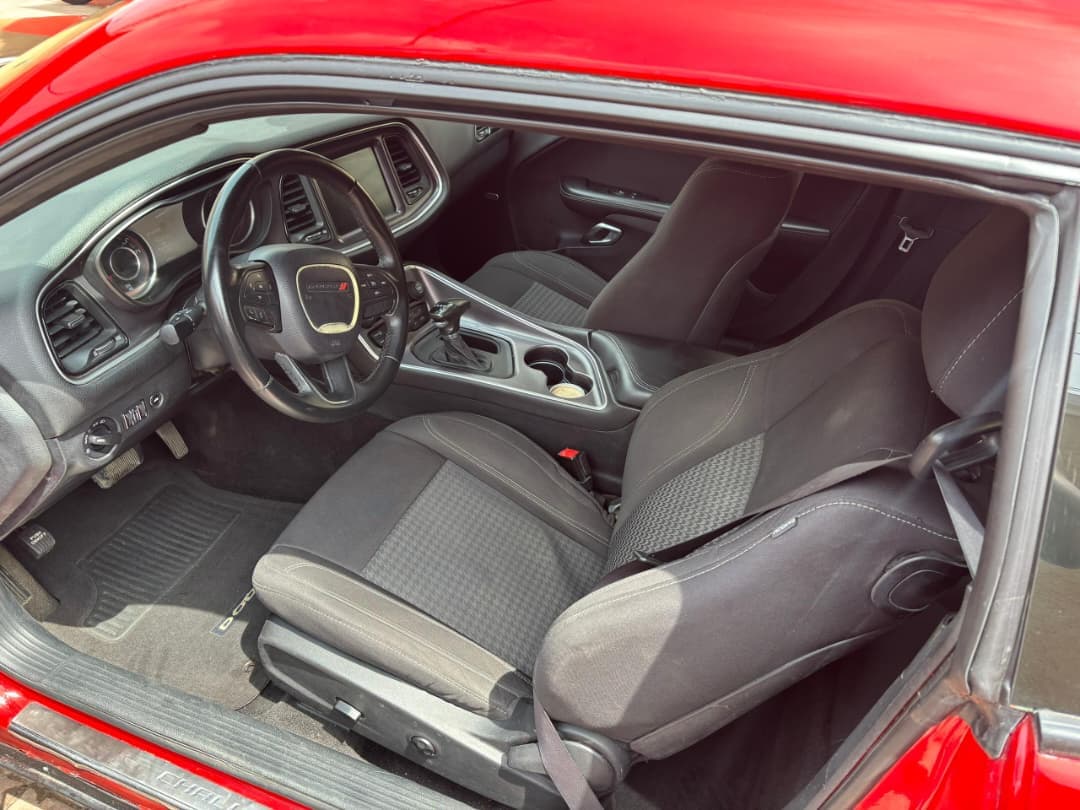 2017 Dodge Challenger SXT photo 9