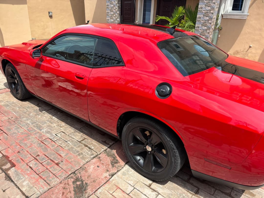 2017 Dodge Challenger SXT photo 10